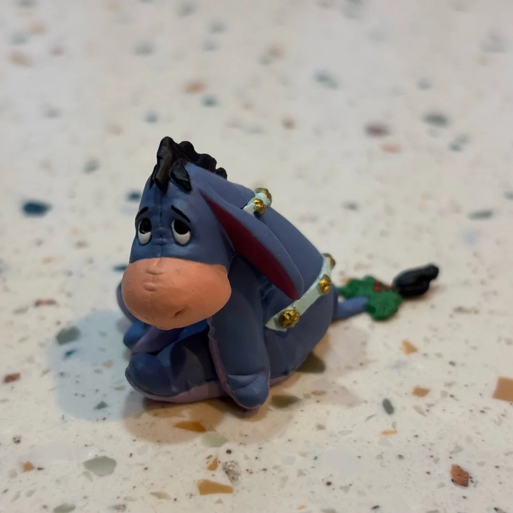 Hallmark Merry Miniatures Eeyore 1999 Christmas at Pooh’s House Rare Disney‎